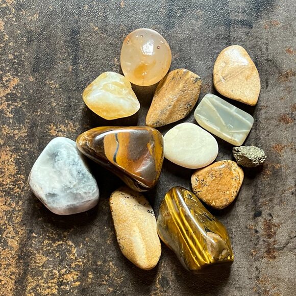Lot of 11 Healing Crystals and 1 Stone - Picture 3 of 4